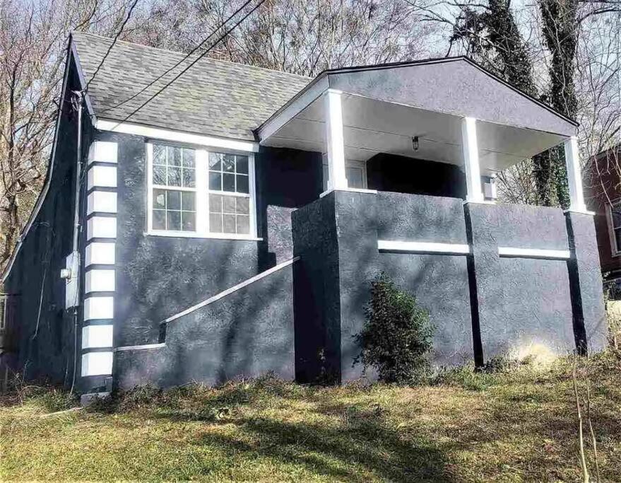 Hilltop Hideaway 2 *